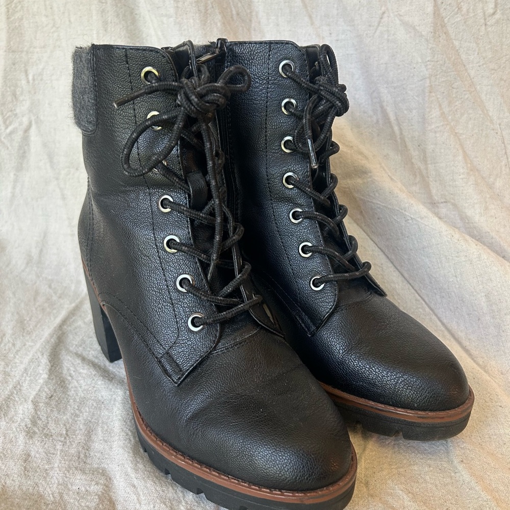 Naturalizer Black Lace Up Leather Boots